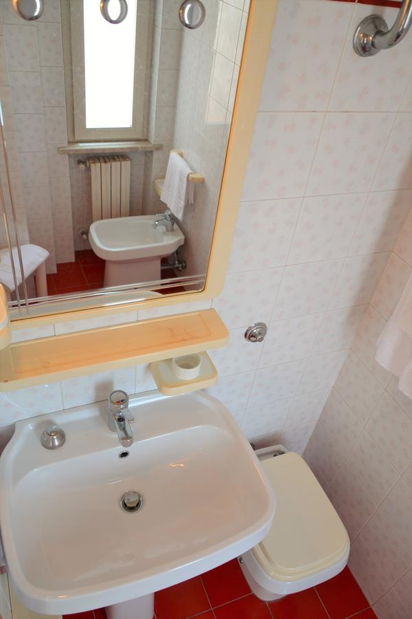 Hotel Antares Garni Giulianova Exteriör bild